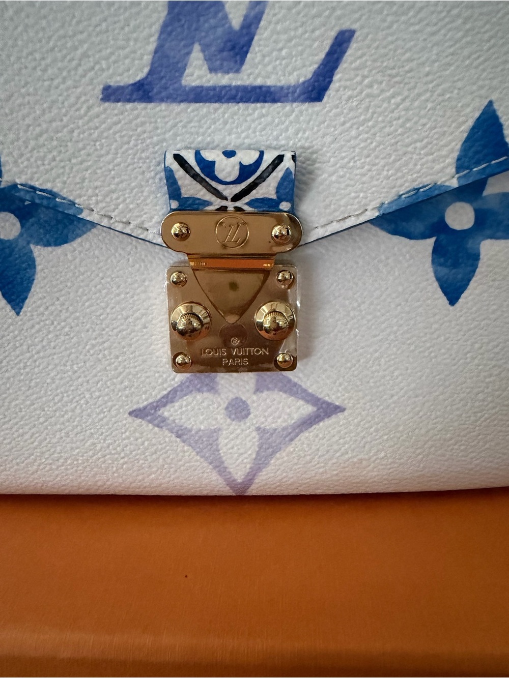 Louis Vuitton White Shoulder Bag with Blue & Lavender Monogram